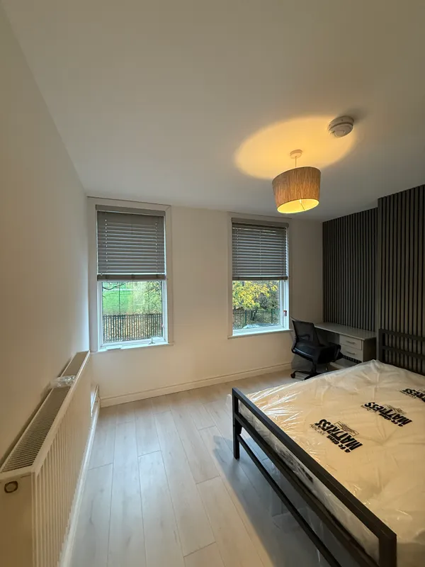 2 bed, 1 bath luxury flat - 20 Birkin Avenue NG7 5AF - Thumbnail 1