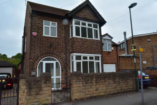 Arnesby Road: 5 Bedroom House NG7 2EA - Image 2
