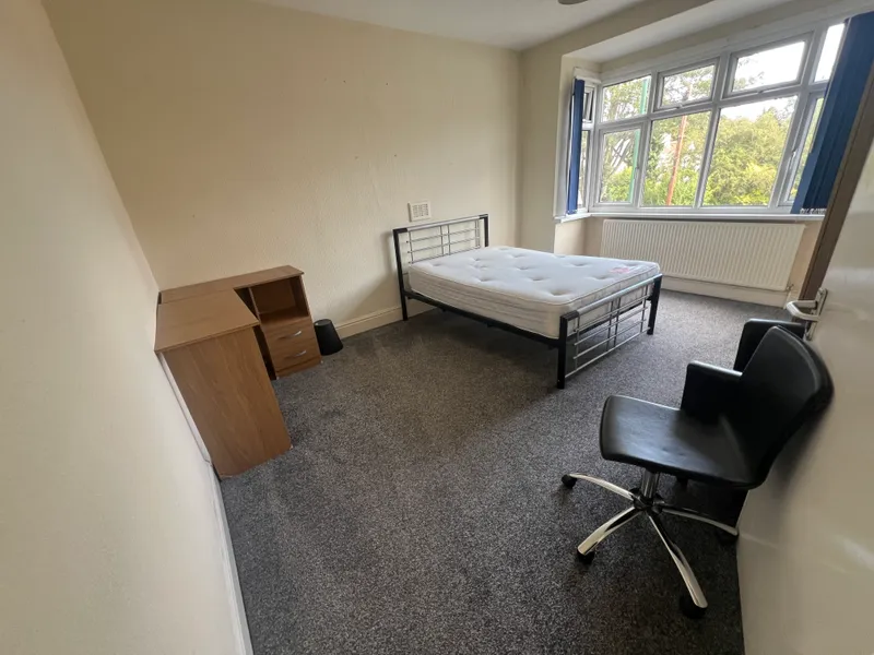 Arnesby Road: 5 Bedroom House NG7 2EA - Thumbnail 1