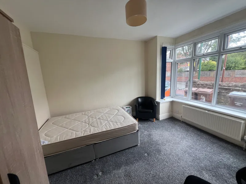 Arnesby Road: 5 Bedroom House NG7 2EA - Image 11