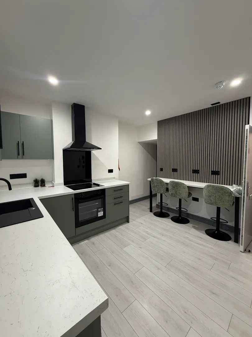 2 Bed Luxury Apartment - Birkin Avenue NG7 5AF - Image 1