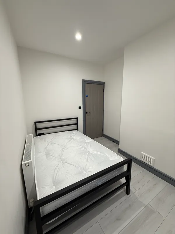 2 Bed Luxury Apartment - Birkin Avenue NG7 5AF - Image 8