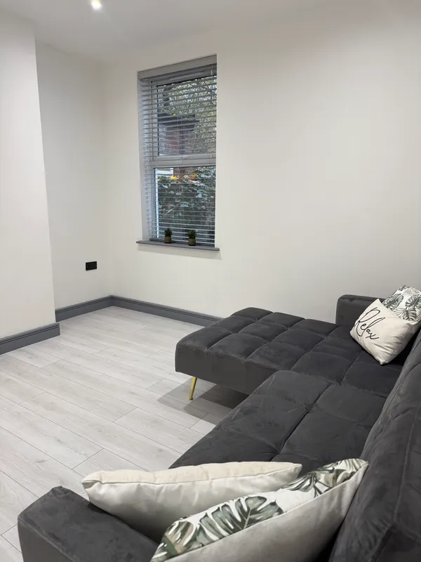 2 Bed Luxury Apartment - Birkin Avenue NG7 5AF - Image 13