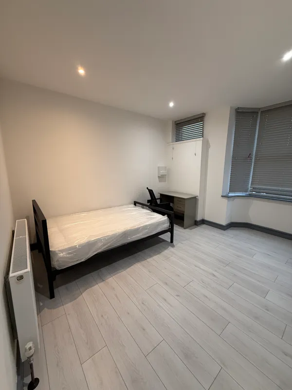 2 Bed Luxury Apartment - Birkin Avenue NG7 5AF - Image 17