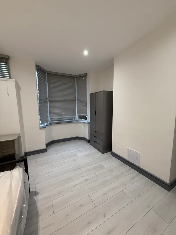 2 Bed Luxury Apartment - Birkin Avenue NG7 5AF - Image 18