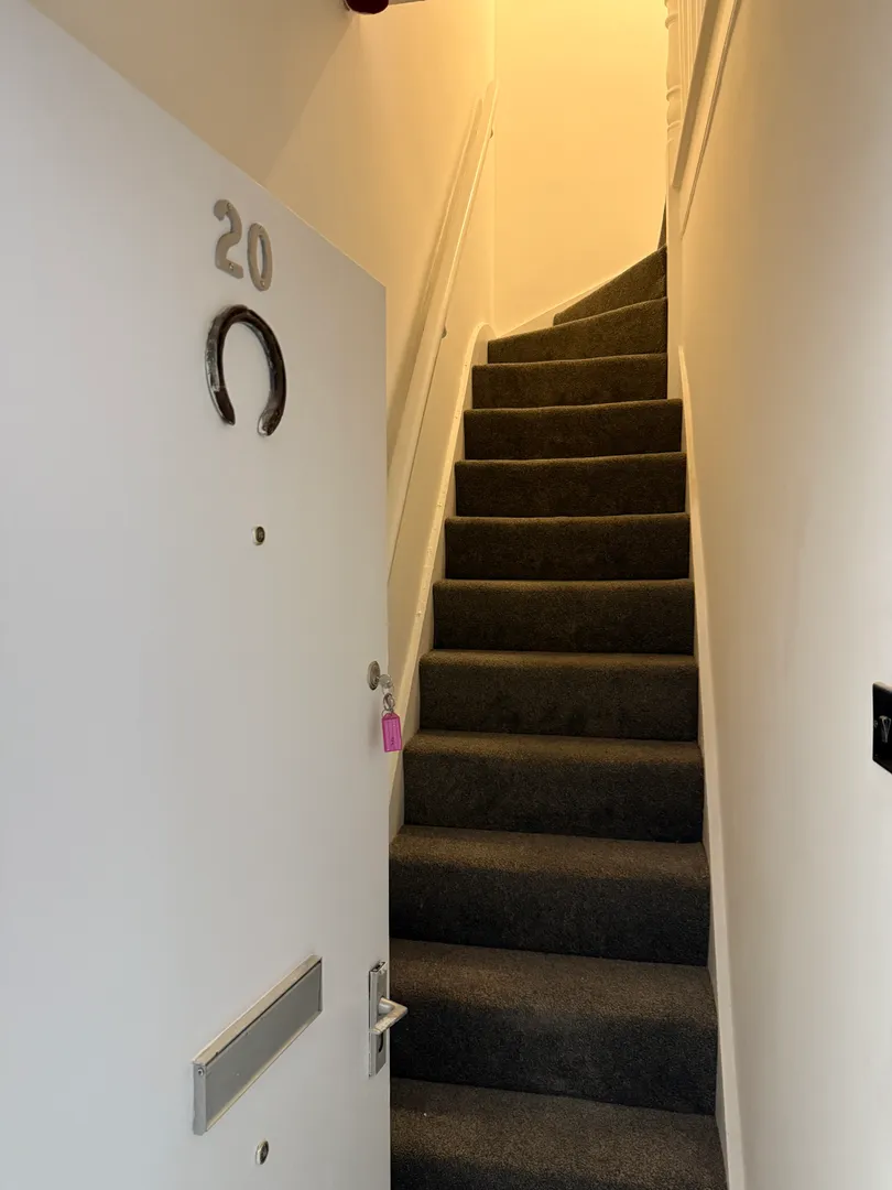 2 bed, 1 bath luxury flat - 20 Birkin Avenue NG7 5AF - Main Image