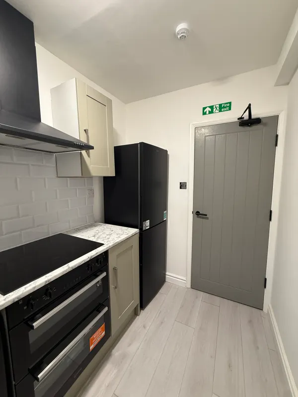 2 Bedroom luxury apartment, 18 Birkin Avenue NG7 5AF - Image 2