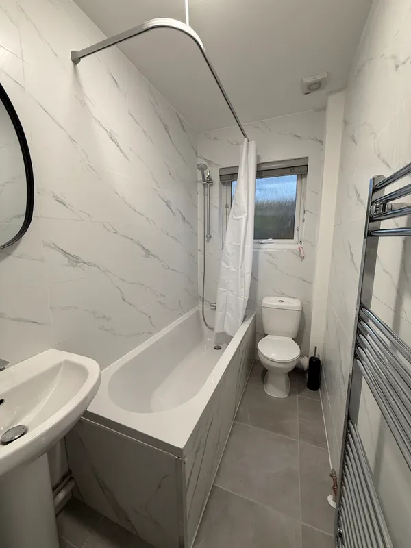 2 Bedroom luxury apartment, 18 Birkin Avenue NG7 5AF - Image 3