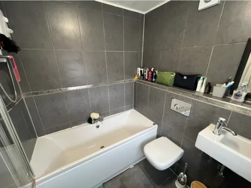St Nicholas Street, Bills Inclusive - 4 Bedroom, 1 Bathroom - Thumbnail 7
