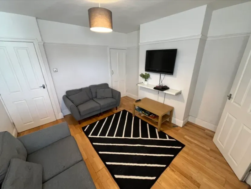St Nicholas Street, Bills Inclusive - 4 Bedroom, 1 Bathroom - Thumbnail 10