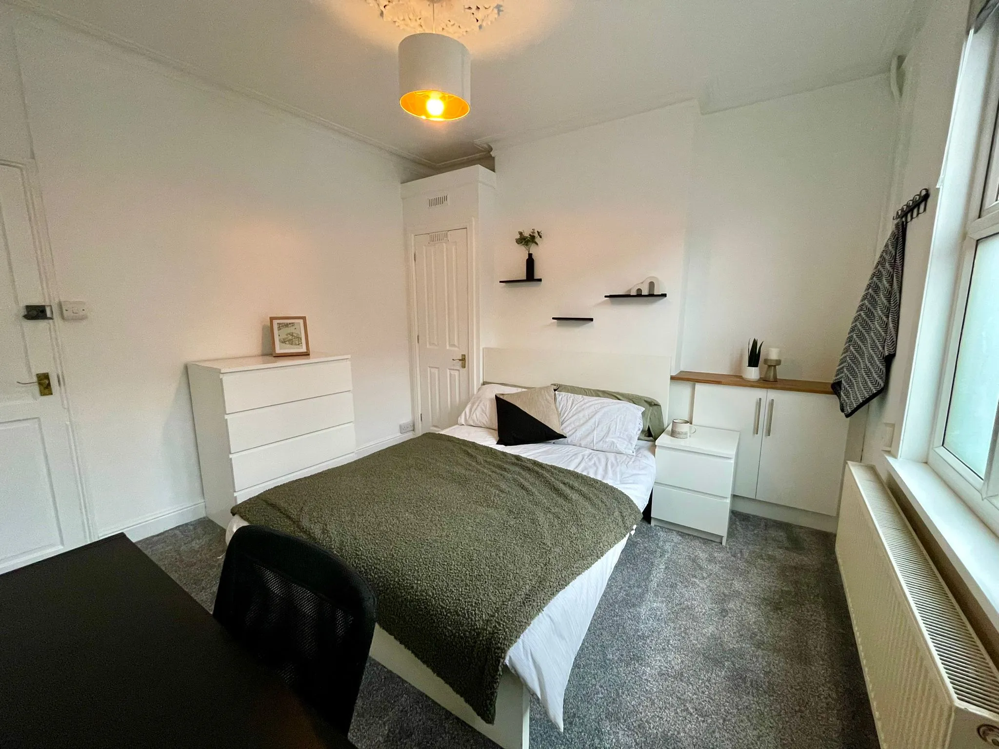 15 Westfield - 1 Spare Room! - Image 1