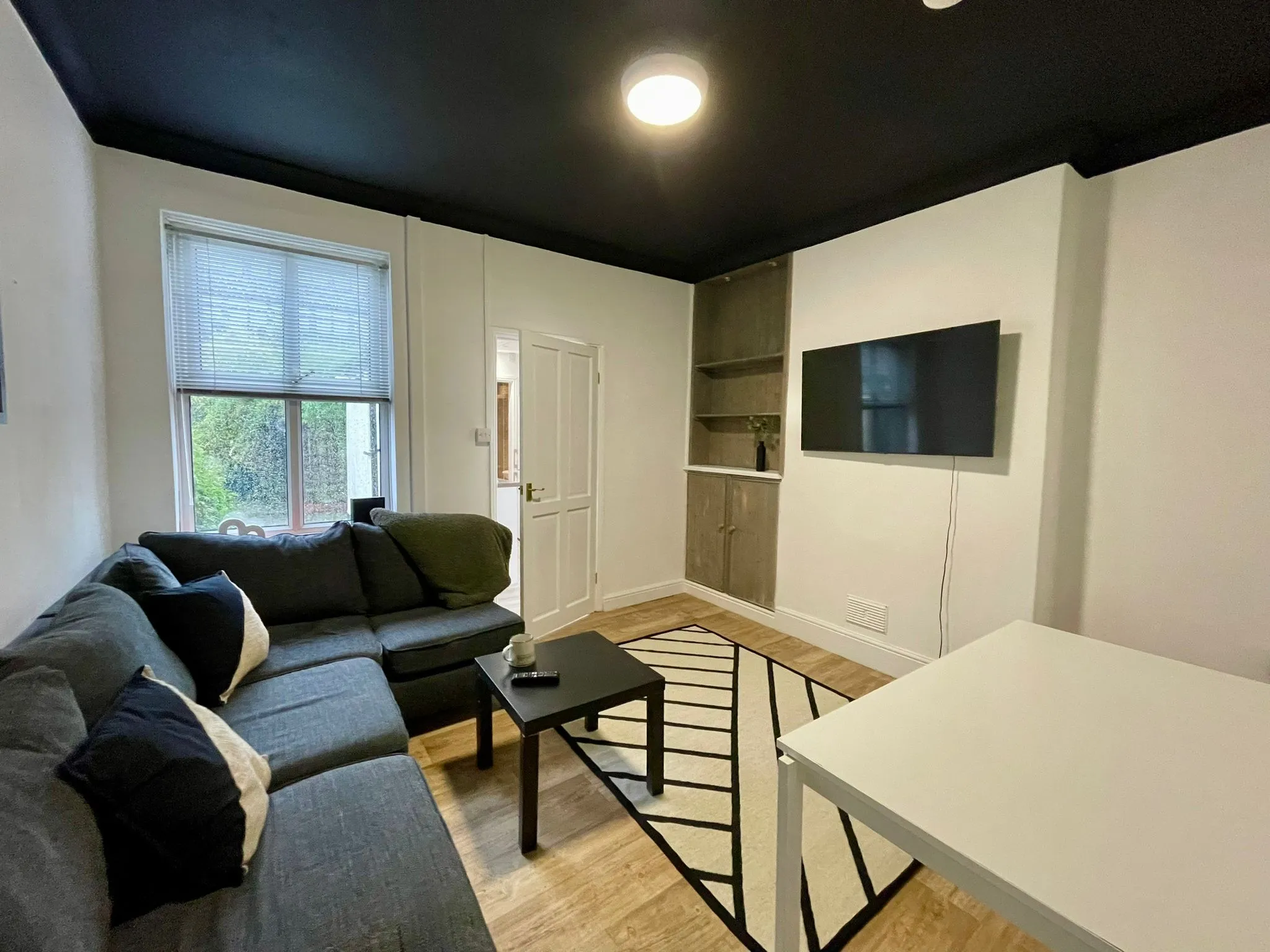 15 Westfield - 1 Spare Room! - Image 1