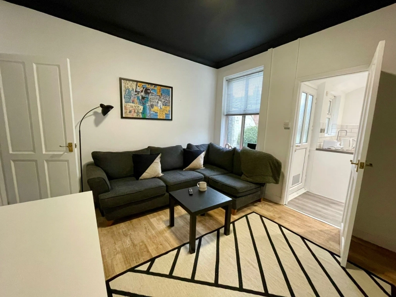 15 Westfield - 1 Spare Room! - Thumbnail 3