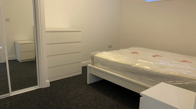 1 Bedroom Student Flat - AVAILABLE NOW - Thumbnail 5