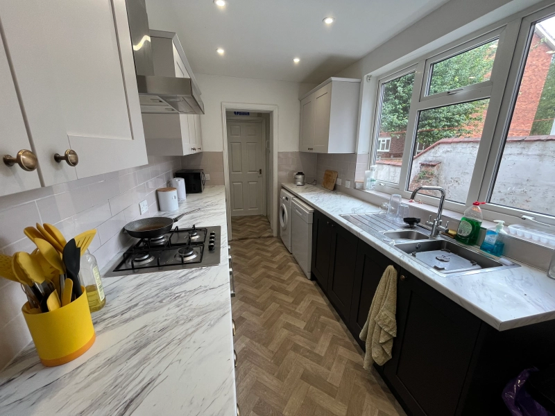 4 SpareRooms Available NOW - LN5 7QE - Thumbnail 2