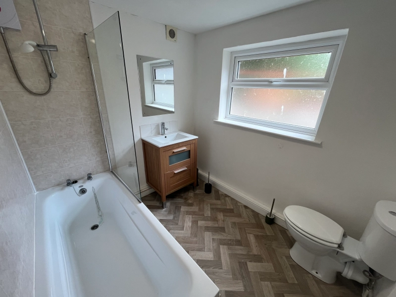 4 SpareRooms Available NOW - LN5 7QE - Thumbnail 7