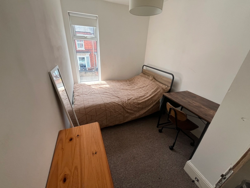 4 SpareRooms Available NOW - LN5 7QE - Thumbnail 9