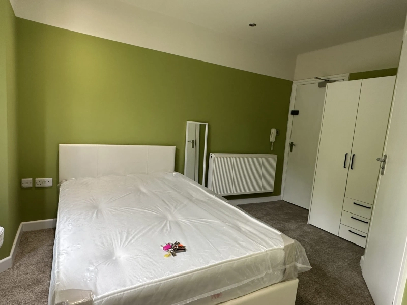 5 BEDROOM WITH ALL ENSUITES AVAILABLE FOR 25/26 - Thumbnail 7
