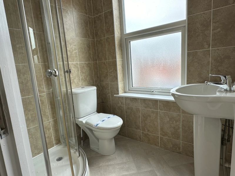 5 BEDROOM WITH ALL ENSUITES AVAILABLE FOR 25/26 - Thumbnail 12