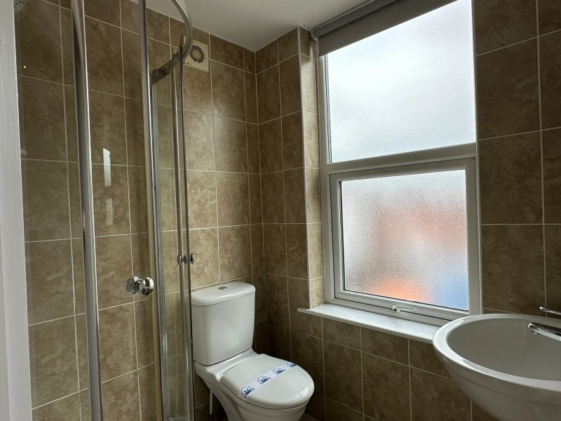 5 BEDROOM WITH ALL ENSUITES AVAILABLE FOR 25/26 - Thumbnail 13