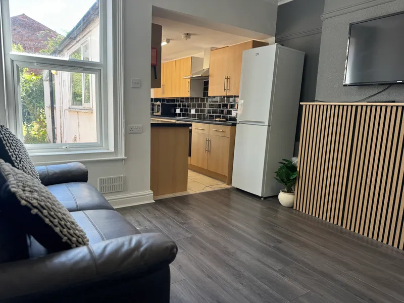 4 Bed // West End // Student House // Aug 2026 - Image 8