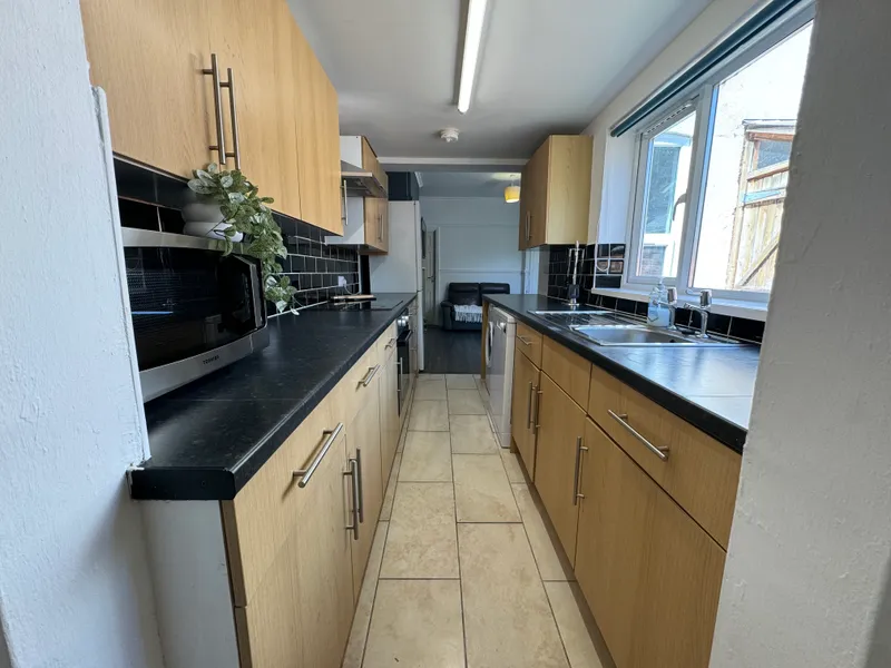4 Bed // West End // Student House // Aug 2026 - Image 9