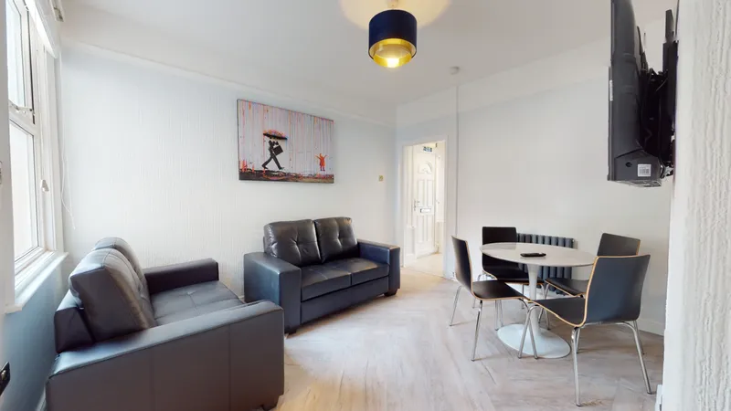 Carholme Road // West End // 4 Bed Student House // Aug 2026 - Image 16