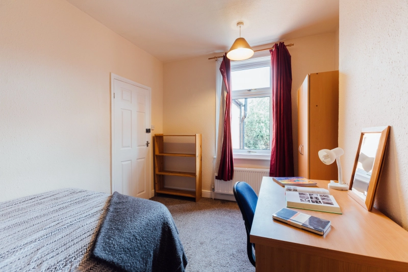 3 Bedroom Student House - West End - Bills Included - Thumbnail 7