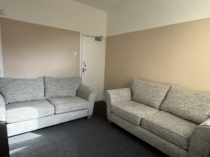 Modern 2 bedroom property on Ripon Street - Thumbnail 4