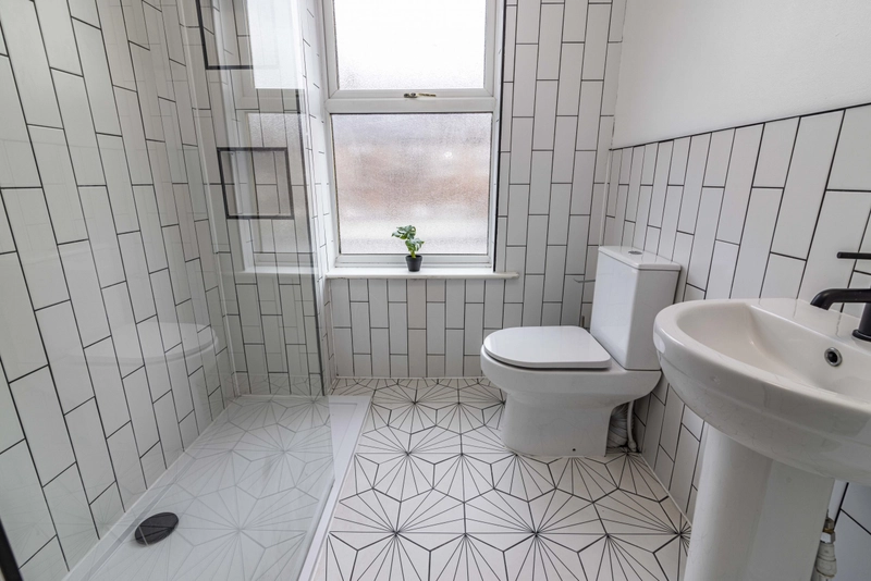 3 BEDROOM PROPERTY AVAILABLE MID AUGUST - Thumbnail 3