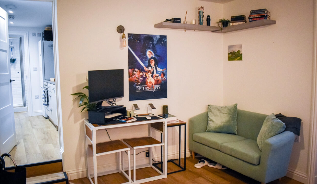 1 Bedroom Student Property in LN2 1DZ!! - Image 1