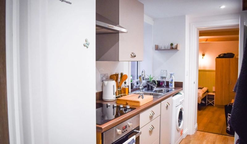 1 Bedroom Student Property in LN2 1DZ!! - Thumbnail 4