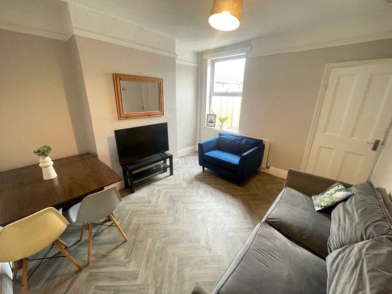 Spare Rooms - 14 Pennell Street -Bills Inclusive - Thumbnail 9