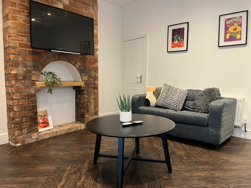 5 Bed Student Property | Offer: Freshers Week Tickets - Thumbnail 1