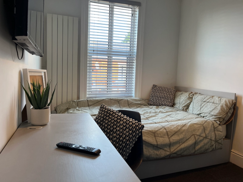 5 Bed Student Property | Offer: Freshers Week Tickets - Thumbnail 7