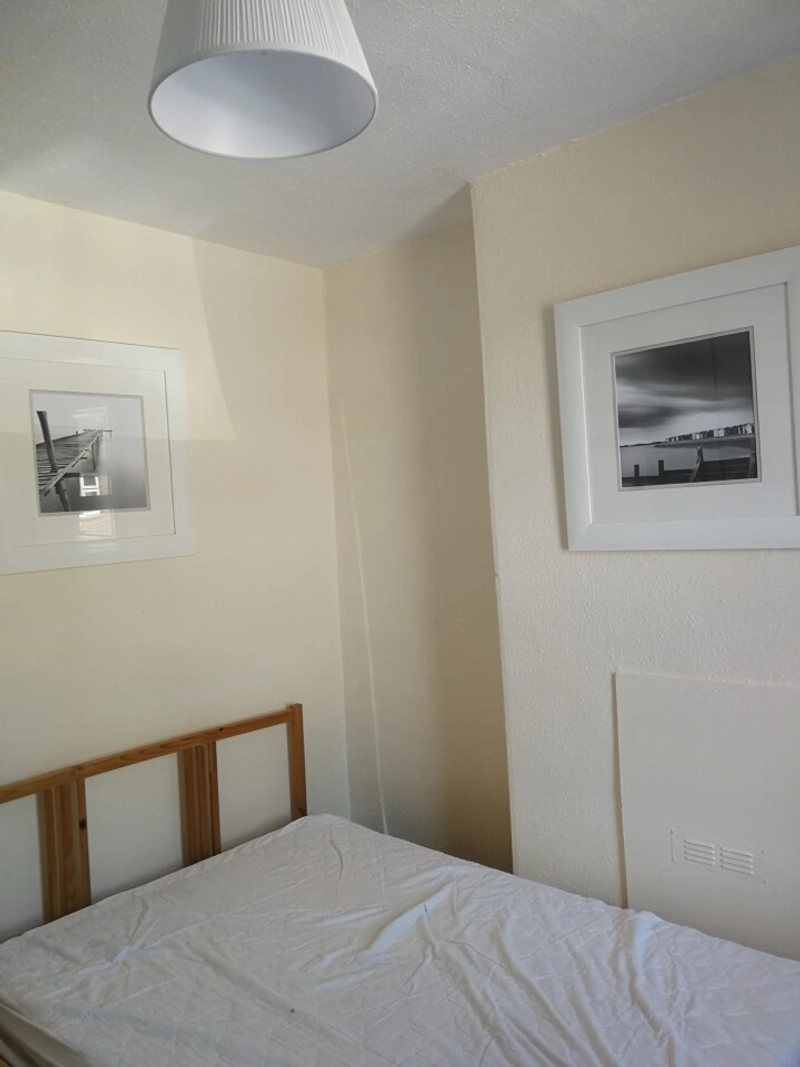 Claude Street: 4 bed, 2 Bathrooms Student NG7 2LA - Thumbnail 3