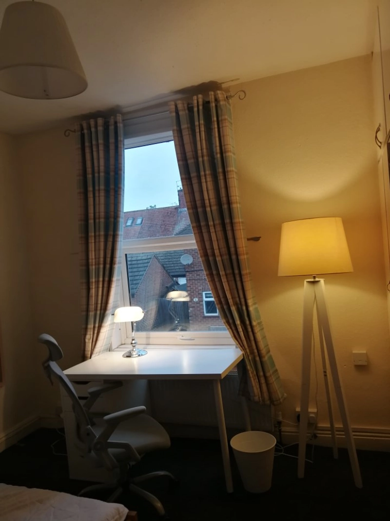 Claude Street: 4 bed, 2 Bathrooms Student NG7 2LA - Thumbnail 2