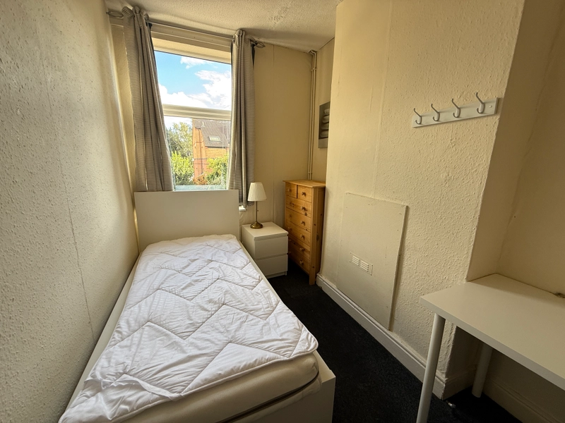 Claude Street: 4 bed, 2 Bathrooms Student NG7 2LA - Thumbnail 9