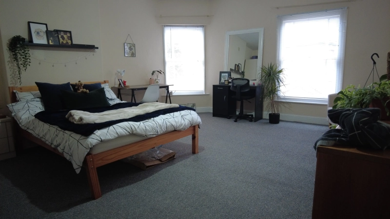 Monks Road - 5 Bed, 2 Bath - Thumbnail 4