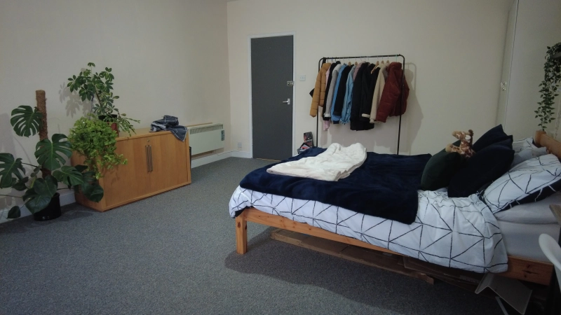 Monks Road - 5 Bed, 2 Bath - Thumbnail 5