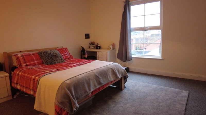 Monks Road - 5 Bed, 2 Bath - Thumbnail 7