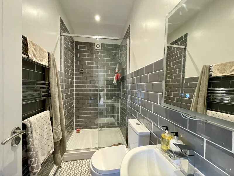 Luxury 1 Bed Flat // SEPT 2026 - Image 5