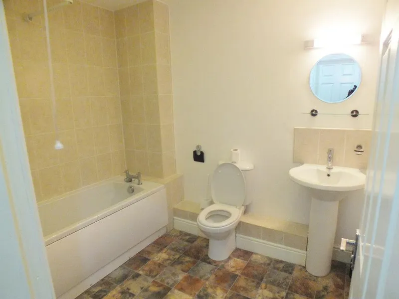 Bawas Place: Flat 2, 3 Bedroom flat Alfreton road NG7 3NW - Image 4