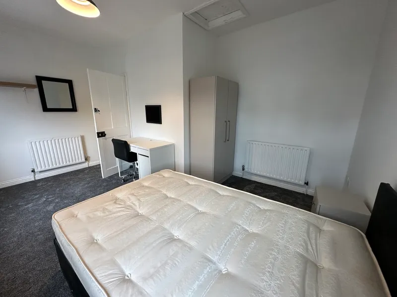 Spacious 3 Bedroom House // 2026/7 - Image 19