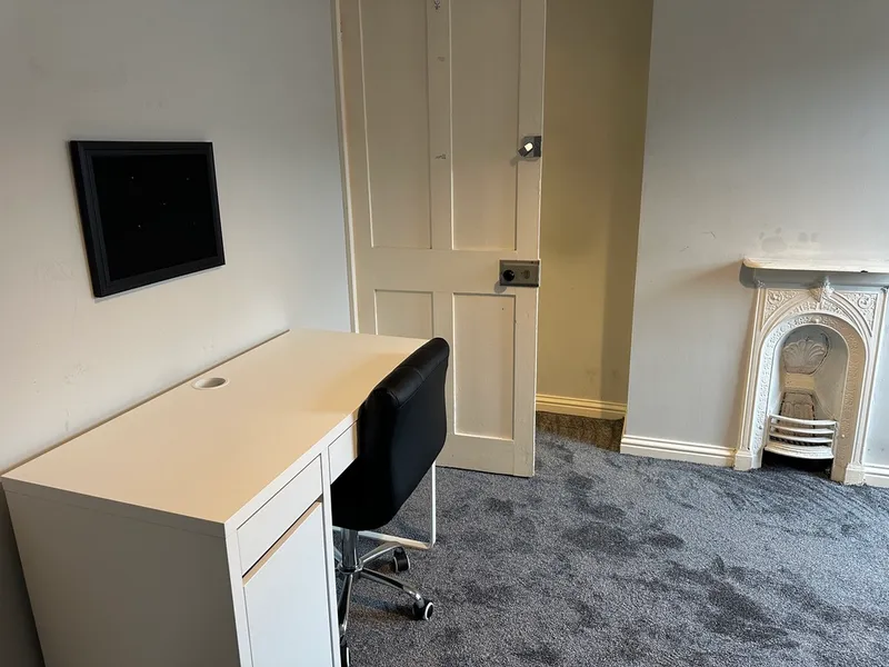 Spacious 3 Bedroom House // 2026/7 - Image 30