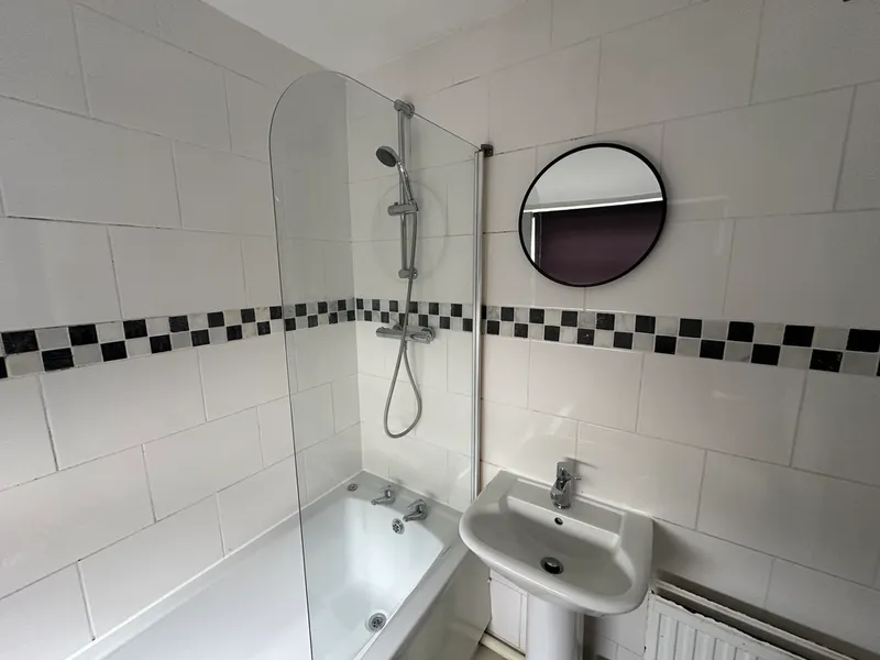 Spacious 3 Bedroom House // 2026/7 - Image 21