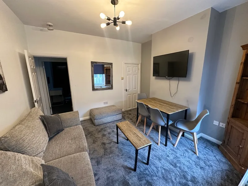 Spacious 3 Bedroom House // 2026/7 - Image 17