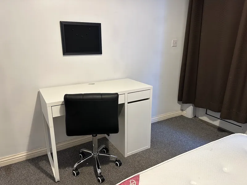 Spacious 3 Bedroom House // 2026/7 - Image 29