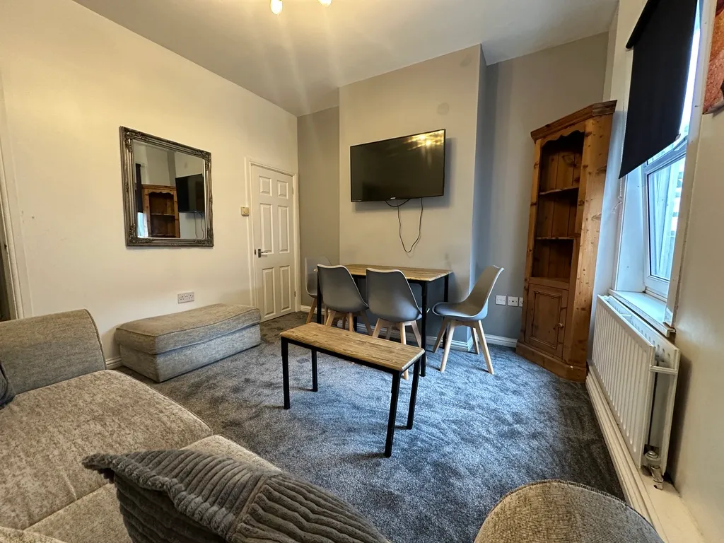 West End // Harvey St // 3 Bed // SEPT 2026 - Main Image