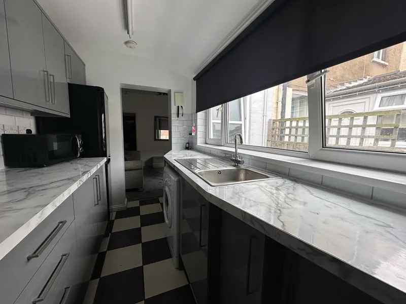 Spacious 3 Bedroom House // 2026/7 - Image 23